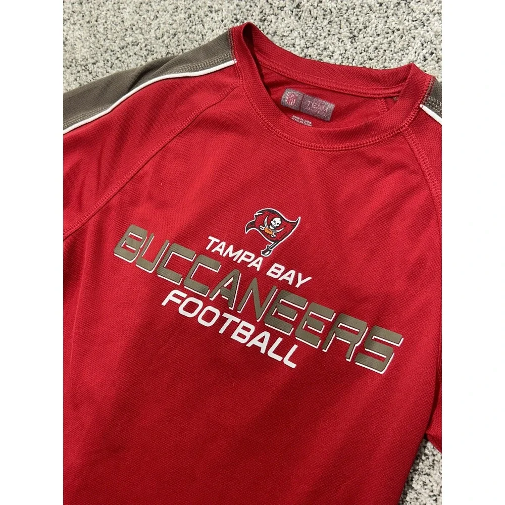 Tampa Bay Buccaneers Men's Small Dri-Fit Athletic T Shirt NFL Team‎ Apparel